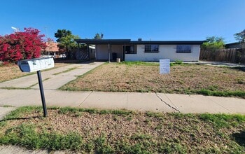 Building Photo - 6841 E Stella Rd