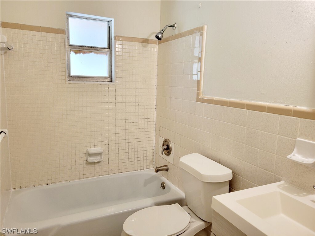 919 Freemont St, Fort Myers, FL 33916 Townhome Rentals in Fort Myers