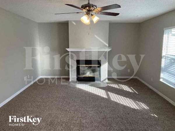 Foto del edificio - 207 Willowbay Ridge St