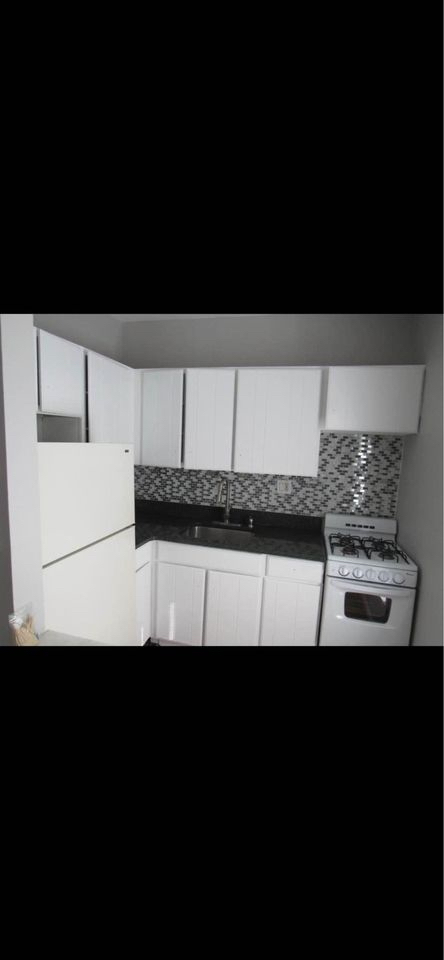 Super cute kitchen - 117 E St SE