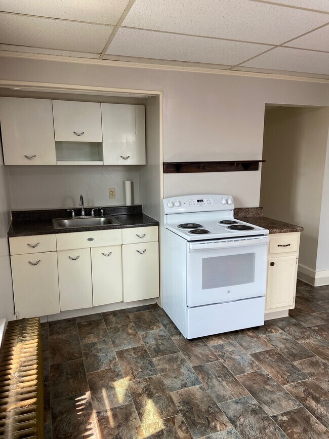 Kitchen - 809 N Main St