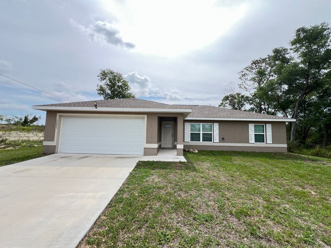 Foto principal - Gorgeous, 3 Bedroom, 2 Bathroom Home in th...