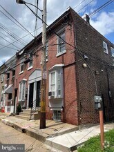 Building Photo - 1537 Gillingham St