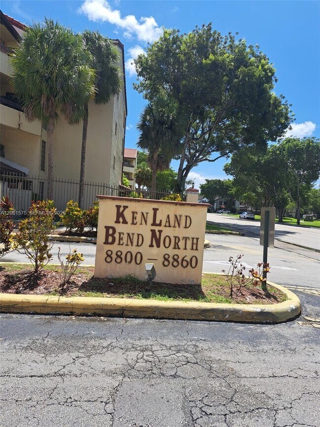 Foto del edificio - 8860 SW 123rd Ct