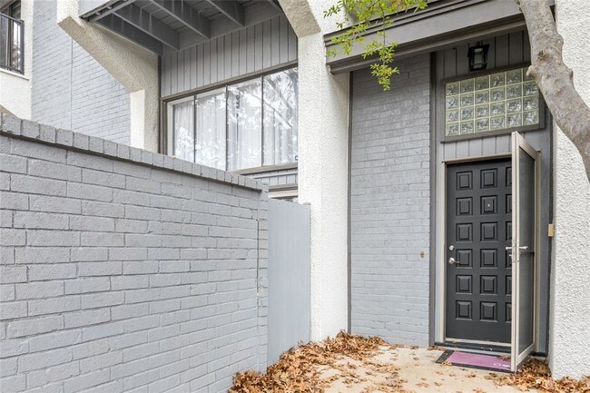 Foto del edificio - 3618 Gillespie St