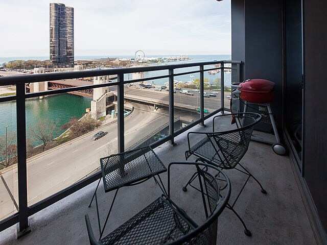 Foto del edificio - 450 E Waterside Dr