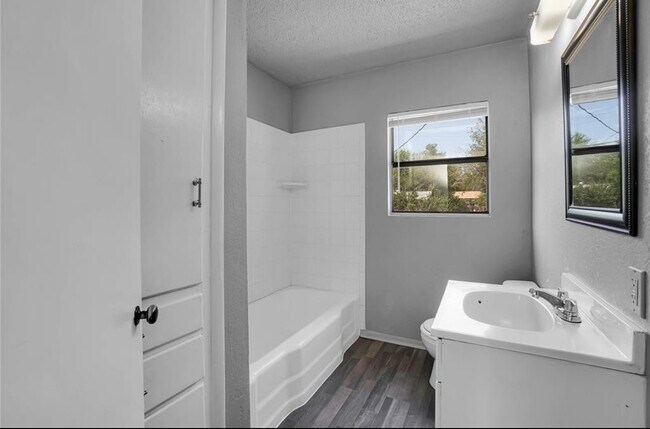 Foto del edificio - 1117 E Cherry St