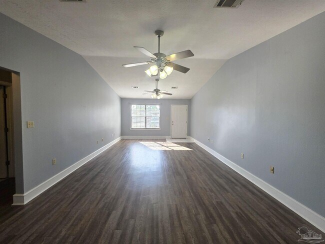 Foto del edificio - 914 Rentz Ave