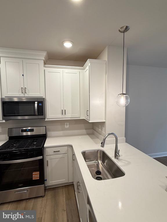 Building Photo - 45203 Drowes Ter