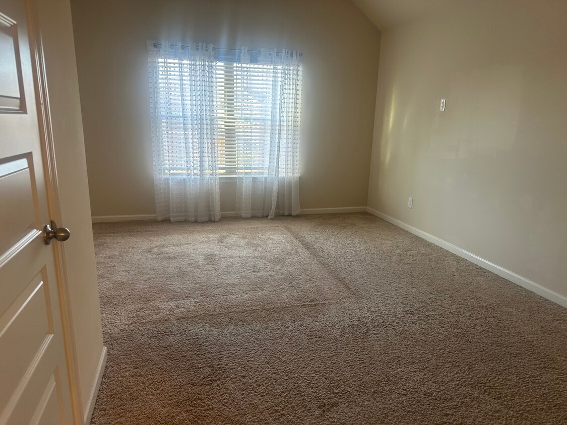 Building Photo - 2019 Dickons Garden Ln