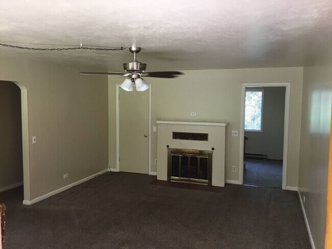 Foto del edificio - 5 Bedroom House in Southeast Eugene