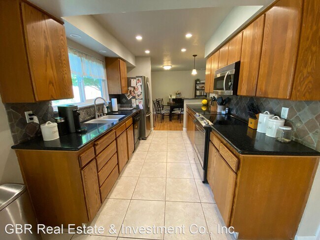 Building Photo - 4 br, 2 bath House - 8213 Cedar Crest Way