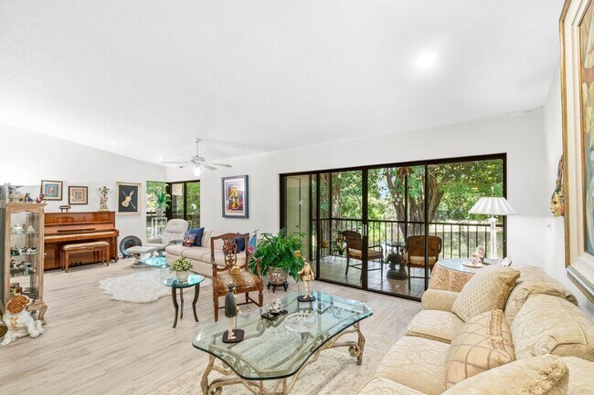 Foto del edificio - 5087 Oakhill Ln
