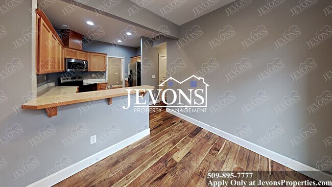 Building Photo - Luxury two-story single-family home in Fir...