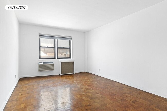 Building Photo - 140 7th Ave