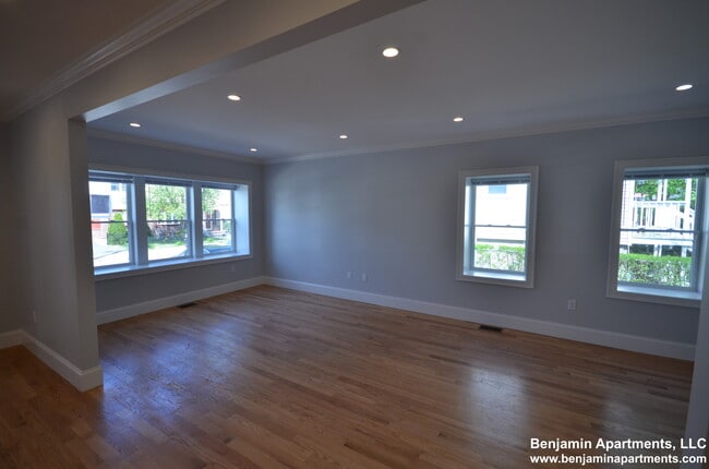 Building Photo - 18 Bothwell Rd