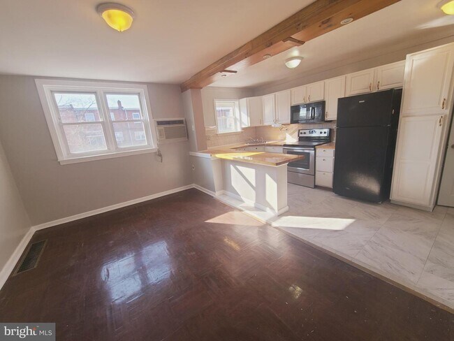 Building Photo - 3048 Longshore Ave
