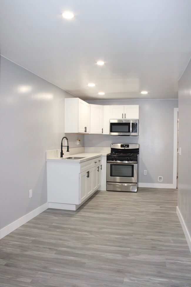 Building Photo - 10252 Vena Ave