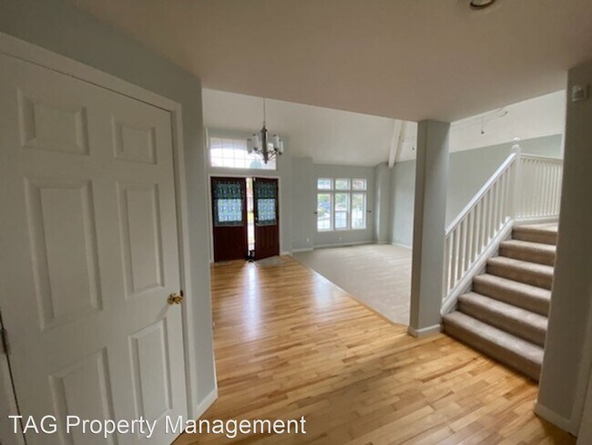 Building Photo - 5 br, 3 bath House - 1818 Chelan Pl NE