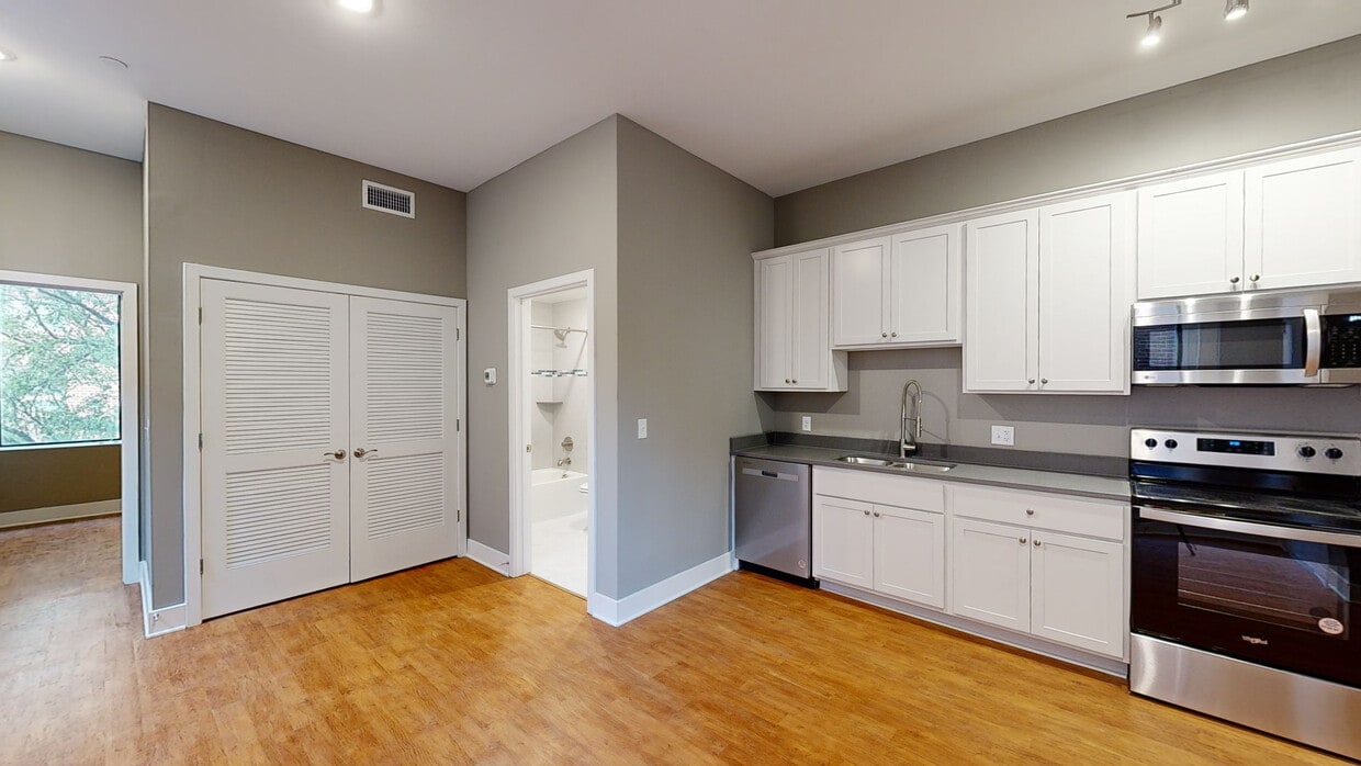 Photo - 300 W Fayette Apartments