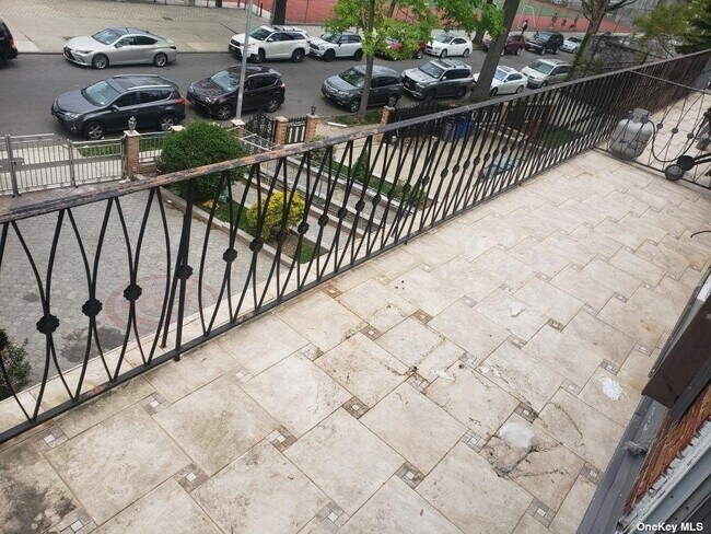Foto del edificio - 164-48 84th Ave