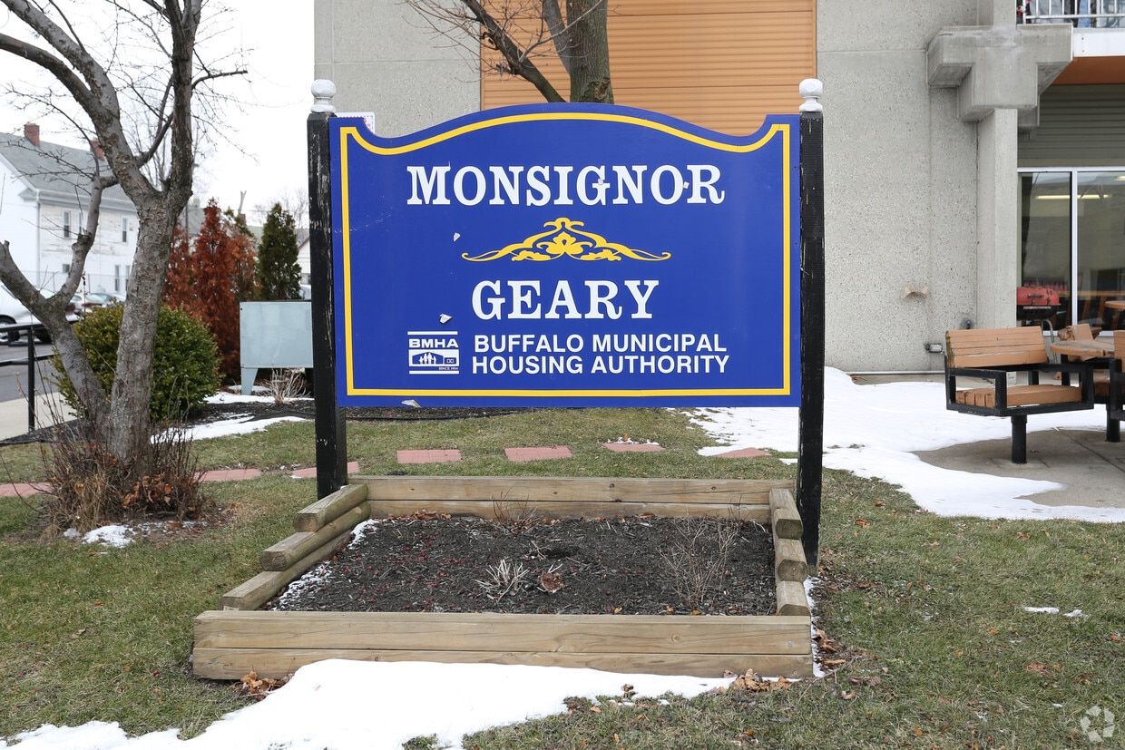Building Photo - Monsignorr Geray Apartments