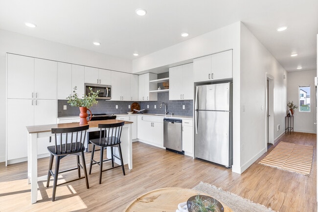 Building Photo - Westland Townhomes