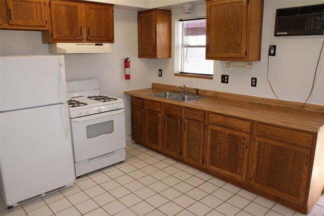 Building Photo - 2202 Huldy St
