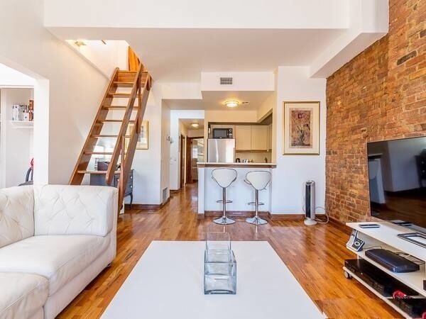 Primary Photo - 379 3rd Ave