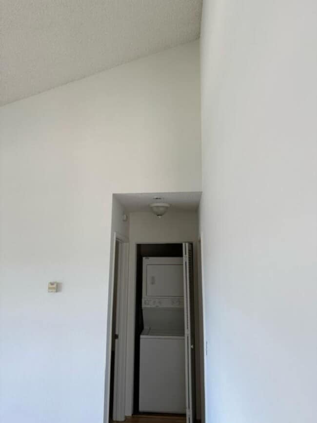Building Photo - TORRANCE CONDO- 1 BEDROOM 1 BATH FOR LEASE