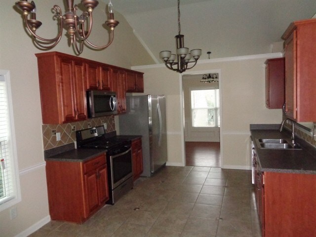 Building Photo - 2480 Woodford Lane