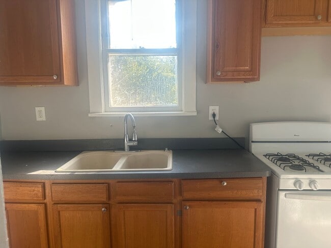 Building Photo - 2109 W 98th St