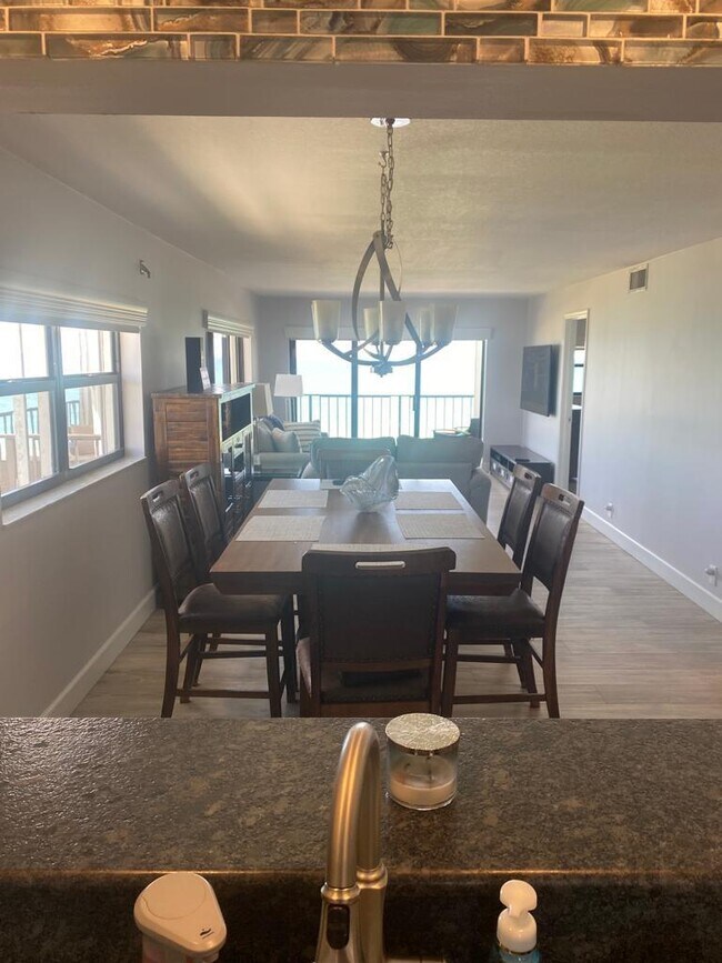 Building Photo - 5151 N Hwy A1A