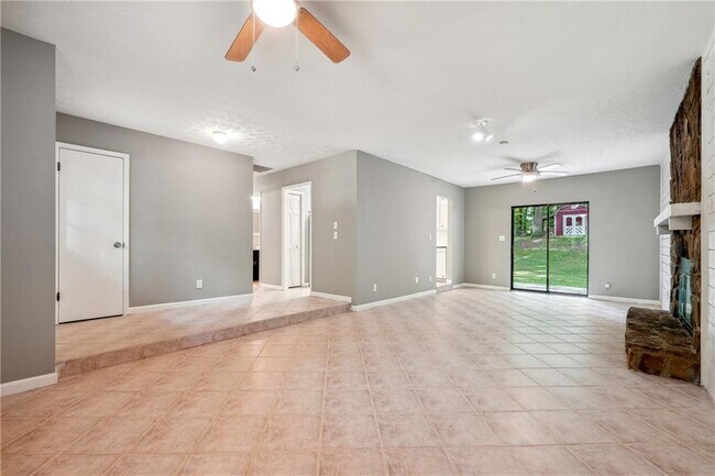 Foto del edificio - 2885 Webb Rd