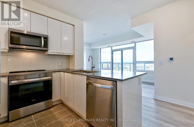 Photo du bâtiment - 3270 Sheppard Ave E