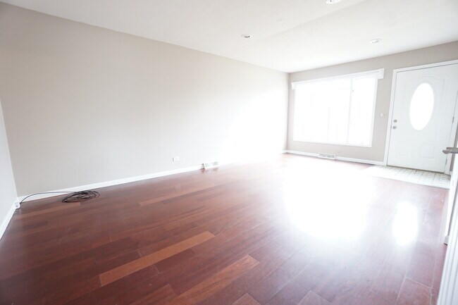 Building Photo - 44 N Alfred Ave