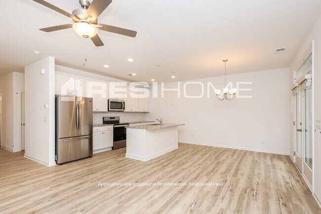 Foto del edificio - NEW HOME FOR RENT!!