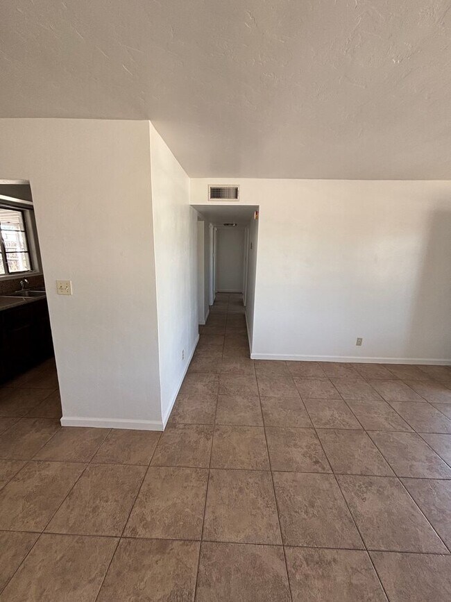 Building Photo - Great Rental Ready for You