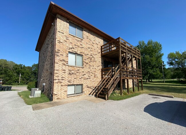 Building Photo - Updated 2 Bed/1 Bath Apartment For Rent - ...