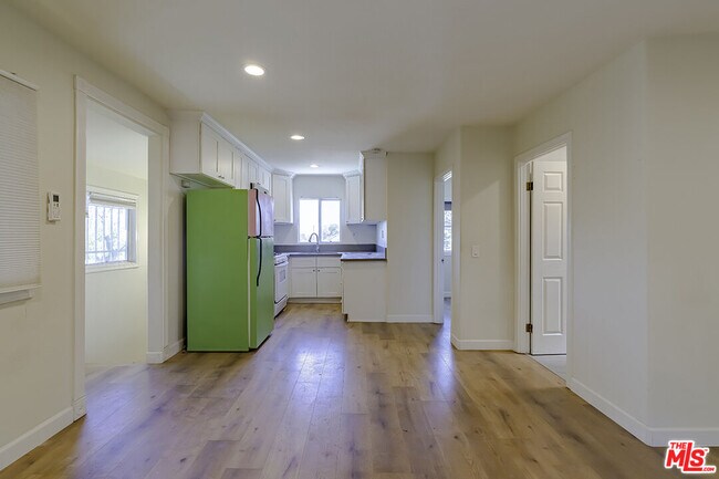 Building Photo - 4442 Verdemour Ave