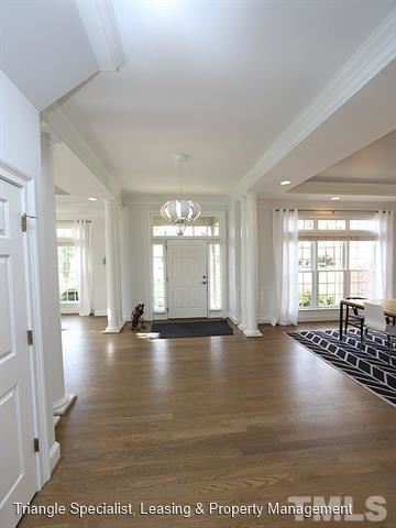 Building Photo - 6004 Crescent Knoll Dr