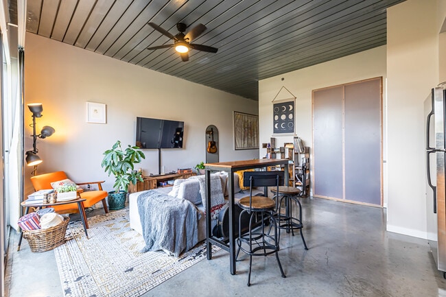 Building Photo - 620 Glen Iris Dr NE
