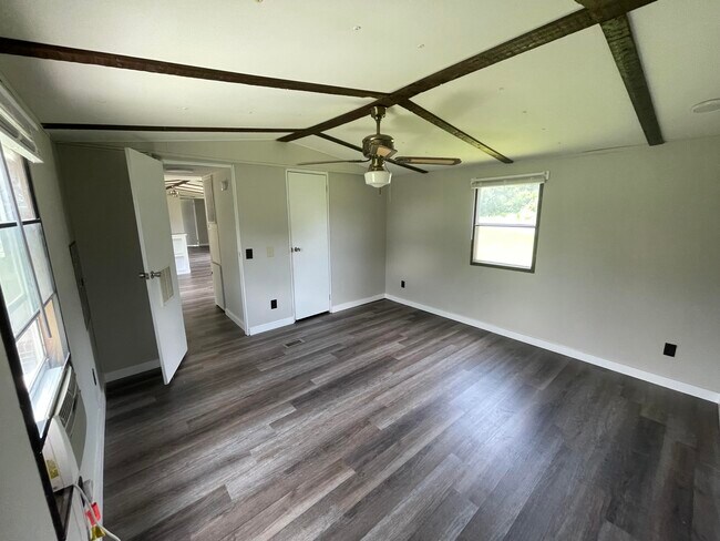 Building Photo - 800 Sportsman Dr