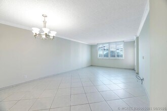 Building Photo - 3800 N Hills Dr