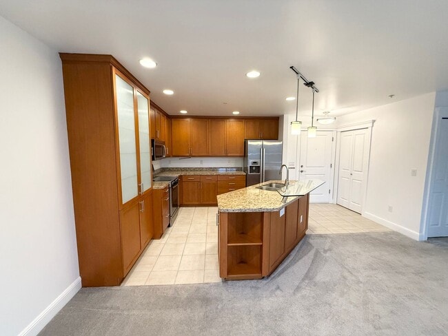 Building Photo - 2BR Condo with Private Patio Near Discovery Park – Blue Heron Community