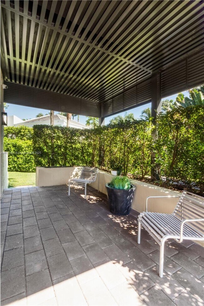 Building Photo - 371 Isla Dorada Blvd