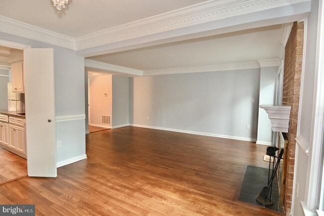 Building Photo - 1009 N Van Dorn St