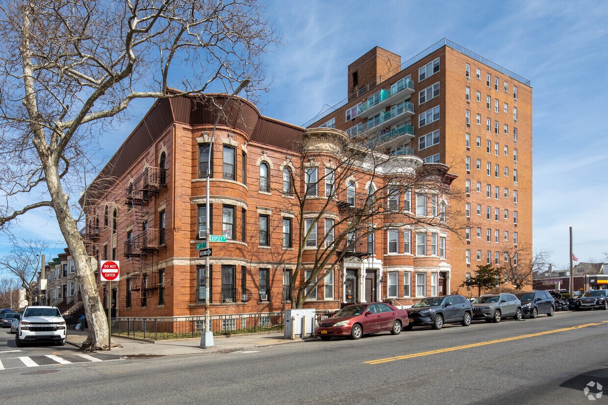 Primary Photo - 215 Bay 23rd St