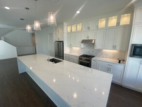 Building Photo - 2055 Starling Ln