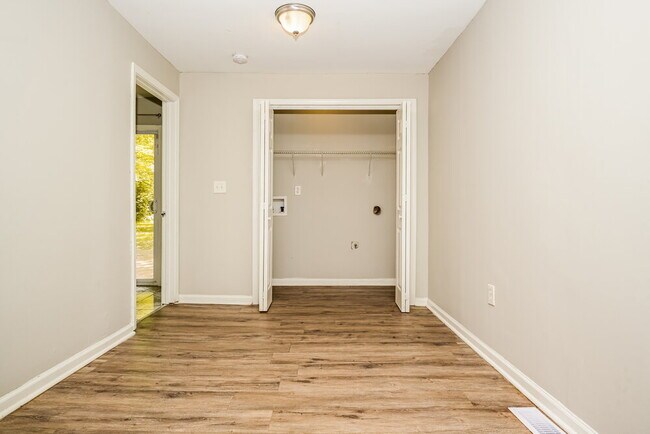 Foto del edificio - 5720 Old Bill Cook Rd